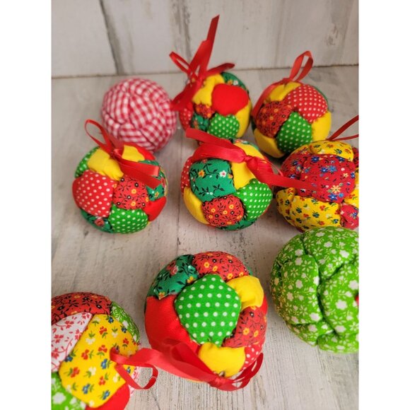 Patchwork ball floral plaid variety ornament Xmas set - Picture 5 of 5